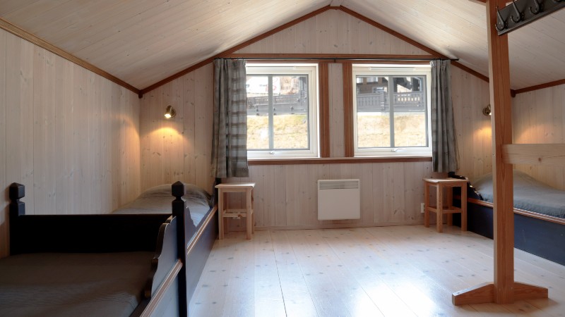 Sovrum med 4 enkelsängar